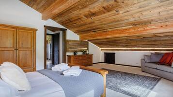 7 bedrooms, WiFi, bed sheets