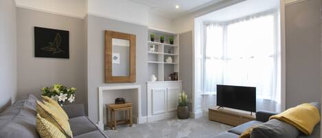 Smart-TV, Kamin, Netflix, Streaming-Dienste