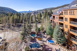 Exterior - Spacious Top-Floor 3-bed Springs Condo: 5 minute walk to gondola and restaurants (Keystone)