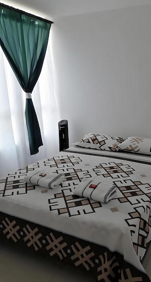 3 bedrooms, iron/ironing board, free WiFi, bed sheets - New Vacation Apartment (Armenia)