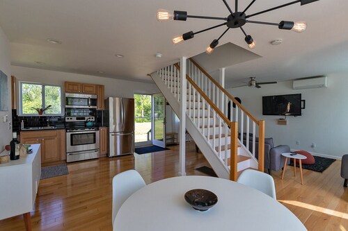 Peaceful River Retreat with Fireplace & Panoramic Views