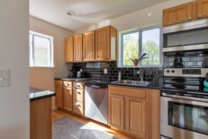 Fridge, microwave, oven, stovetop - Peaceful River Retreat with Fireplace & Panoramic Views (Cementon)