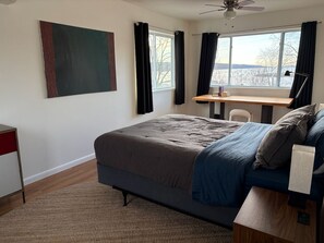 2 bedrooms, desk, free WiFi, bed sheets