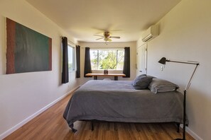 2 bedrooms, desk, free WiFi, bed sheets - Peaceful River Retreat with Fireplace & Panoramic Views (Cementon)