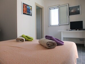 4 Schlafzimmer, Schreibtisch, Bügeleisen/Bügelbrett, kostenloses WLAN