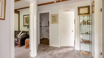 Apartment | 2 bedrooms, iron/ironing board, free WiFi, bed sheets