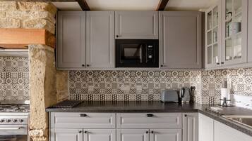 Apartment | Private kitchen | Fridge, microwave, oven, stovetop
