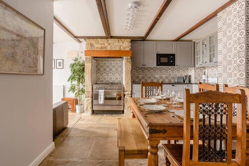 Oldmill-2bed-sleeps6-hottub-privategarden