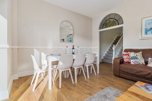 House | 4 bedrooms - Cartref - Beautiful Cottage Hot Tub Countryside Views (Saundersfoot)