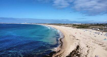 VillasFerrel - FlowerPot Chalet - with large courtyard and living area