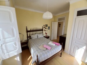 5 chambres, fer et planche à repasser, accès au Wi-Fi (inclus)