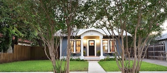 Boutique Historic Home • Walk Downtown • Sleeps 6