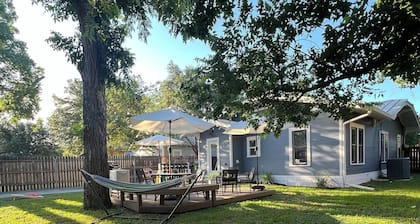Charming 1925 Home Walk to Downtown Modern Comforts Sleeps 6