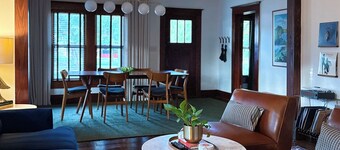 Boutique Historic Home • Walk Downtown • Sleeps 6