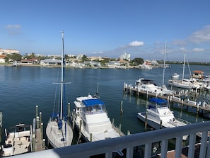 Marina - Water and Marina View Condo with Queen Sleeper and Heated Pool. (Clearwater)