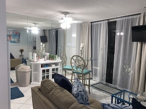 TV - Water and Marina View Condo with Queen Sleeper and Heated Pool. (Clearwater)