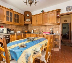 Micro-ondes, four, plaque de cuisson, lave-vaisselle