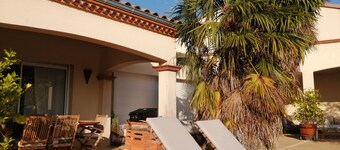 30 m2 guest room with private bathroom and breakfast included. 