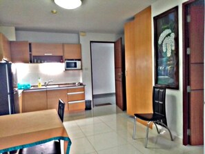 Réfrigérateur, bouilloire électrique