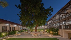 Outdoor dining - Tree of Life Darbargadh, Dared (Vav)