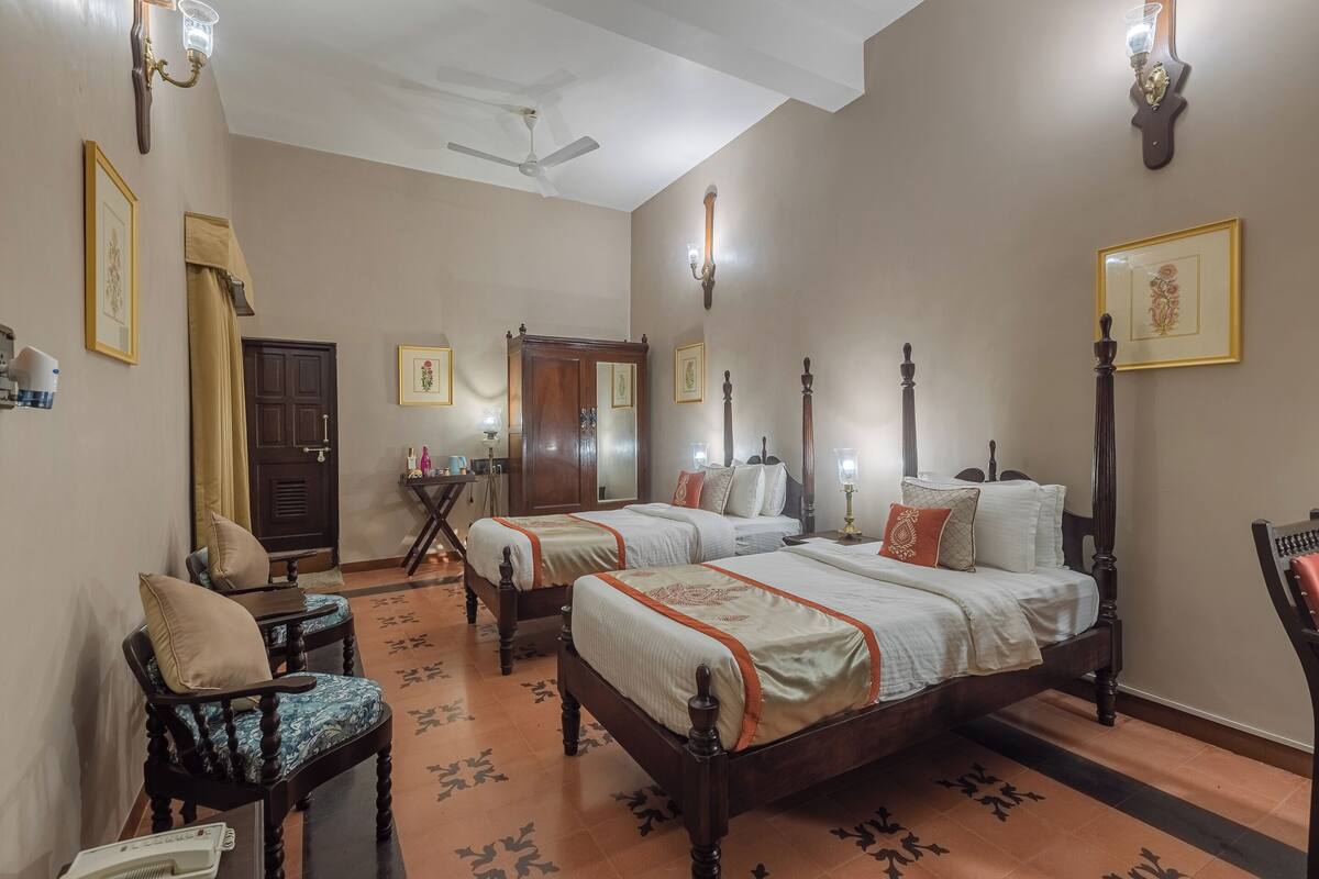 Caja de seguridad en la habitación, wifi gratis y ropa de cama