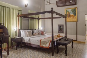 In-room safe, free WiFi, bed sheets - Tree of Life Darbargadh, Dared (Vav)