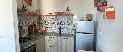 Refrigerador, horno, parrilla de estufa y lavavajillas