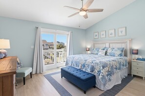 2 habitaciones, escritorio y tabla de planchar con plancha 