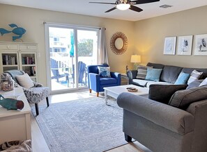 Smart-TV, DVD-Player, Bücher, Videothek