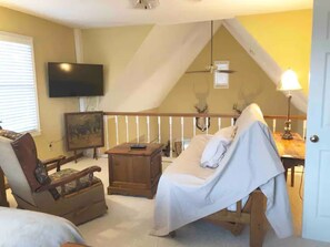 2 bedrooms, in-room safe, desk, iron/ironing board