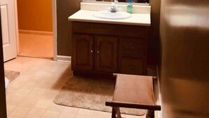 A bathroom with a vanity, a sink, a mirror, and a towel rack. - Rose Ellen’s Country Estate10% saving on 30 day stays  (Leesburg)