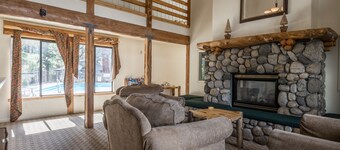 Updated 1 bedrm 1 bath Summit H Building #95 condo Just steps to Eagle Lodge sleeps 4