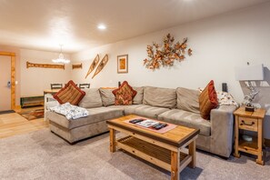 TV, fireplace, DVD player, stereo