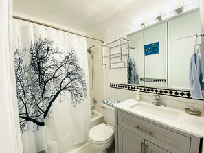 Combined shower/bathtub, hair dryer, towels, soap - Cozy Ranch Close to everything  (Merriam)