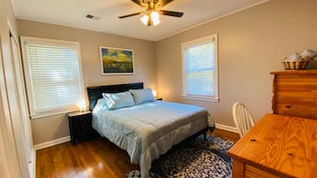 2 habitaciones, escritorio, tabla de planchar con plancha y wifi