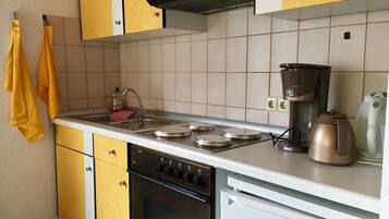 雪櫃、微波爐、焗爐、爐具