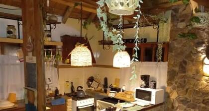 Country house with horses and pool with deck, beaches 3 minutes away.