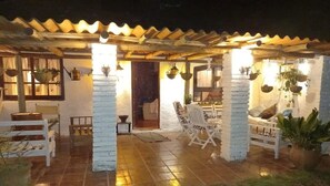 Terrace/patio - Country house with horses and pool with deck, beaches 3 minutes away. (Estación Atlántida)