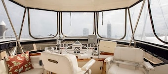 Spacious & Comfy 2BR/2Bath Yacht - Heat & AC - On Freedom Trail-Walk to Downtown