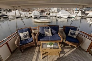 Marina - Spacious & Comfy 2BR/2Bath Yacht -Toasty Heat- On Freedom Trail-Walk to Downtown (Boston)
