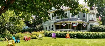 Ground-level Spacious King Bed Room Bed&Breakfast in Downtown Shelburne! BOS