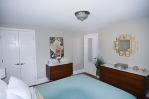 2 habitaciones, escritorio, tabla de planchar con plancha y wifi gratis 