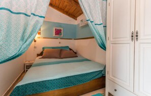 1 chambre, lit parapluie, Wi-Fi gratuit, draps fournis