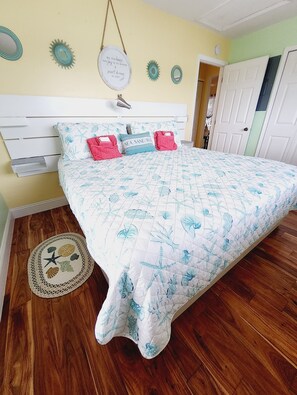 3 Schlafzimmer, Schreibtisch, Bügeleisen/Bügelbrett, Reisekinderbett