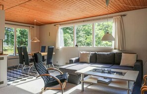 TV, fireplace, DVD player - 2 bedroom stunning home in Aakirkeby (Aakirkeby)