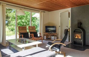 TV, fireplace, DVD player - 2 bedroom stunning home in Aakirkeby (Aakirkeby)