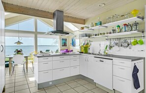 Fridge, microwave, oven, stovetop - Gorgeous home in Helsinge (Helsinge)