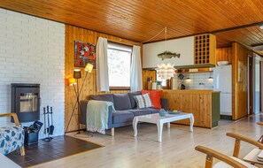 TV, fireplace - Awesome home in Aakirkeby with kitchen (Aakirkeby)