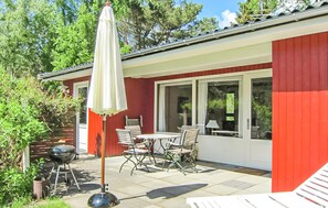 Outdoor dining - Awesome home in Aakirkeby with kitchen (Aakirkeby)