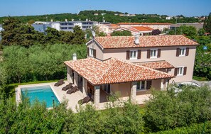 Exterior - Gorgeous home in Medulin (Medulin)
